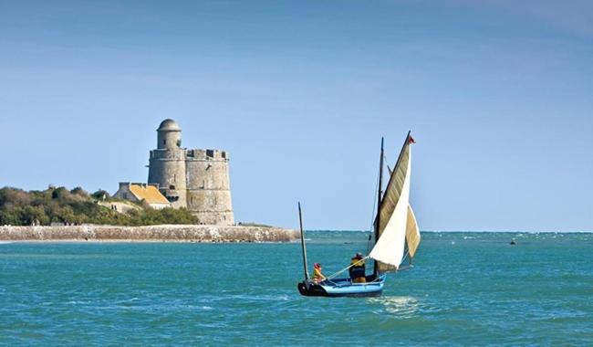 Le Chalet Du Clos Giot Villa Saint-Vaast-la-Hougue Bagian luar foto