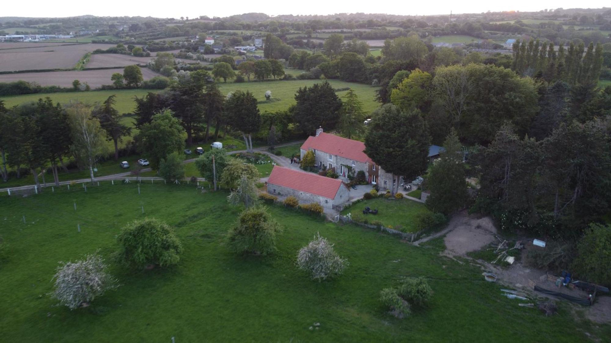 Le Chalet Du Clos Giot Villa Saint-Vaast-la-Hougue Bagian luar foto